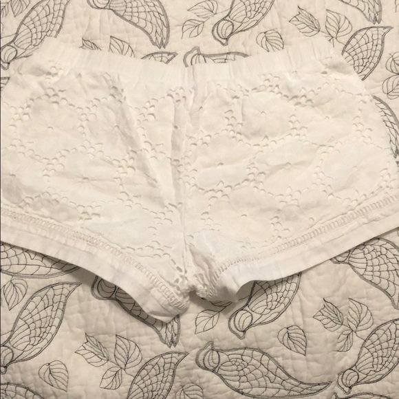 Lilly Pulitzer Wixson short in Resort White - Picture 3 of 6